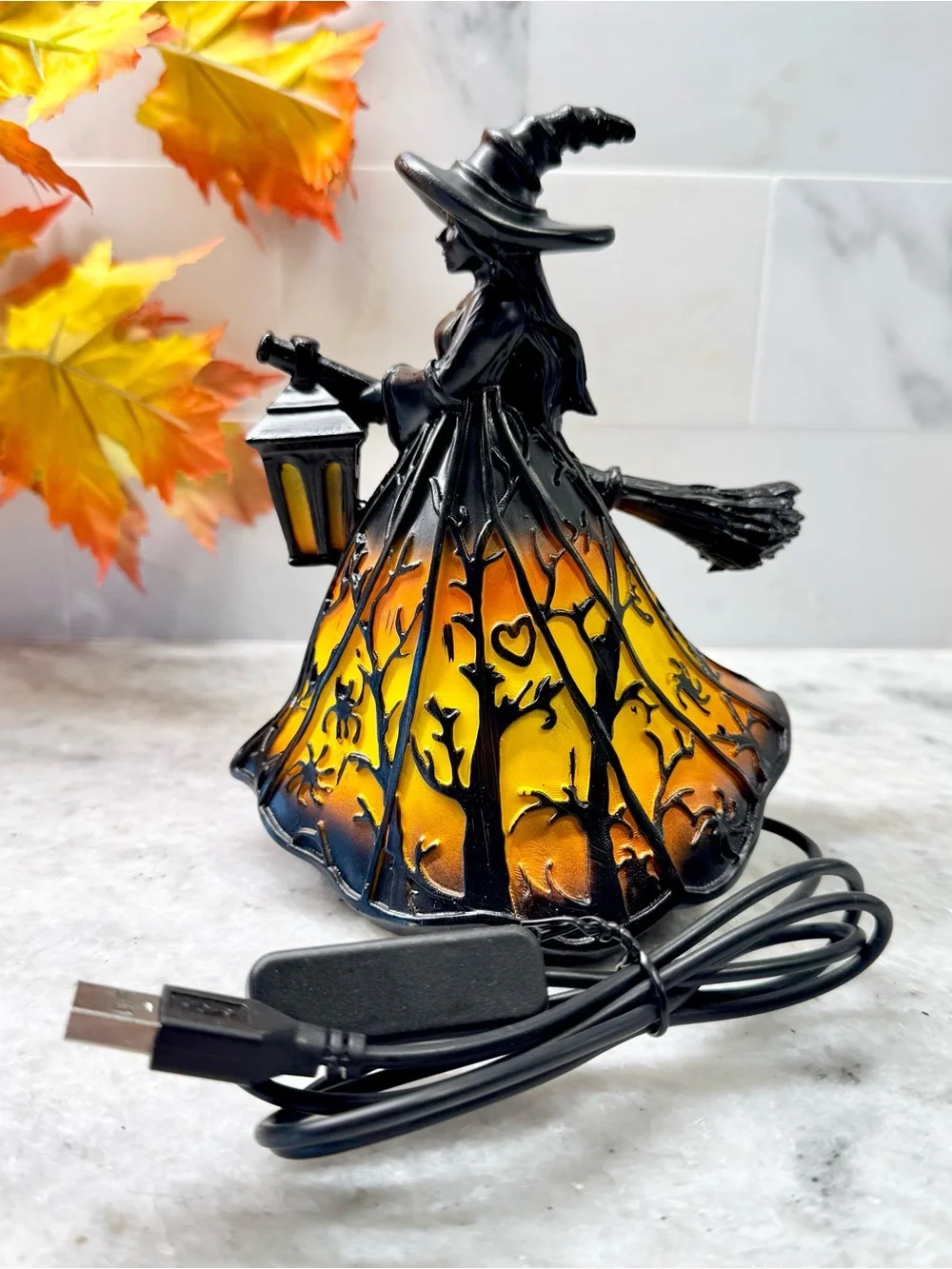 New Halloween RESIN Witch w/ Broom & Lantern USB Warm White Night Light Lamp 6”